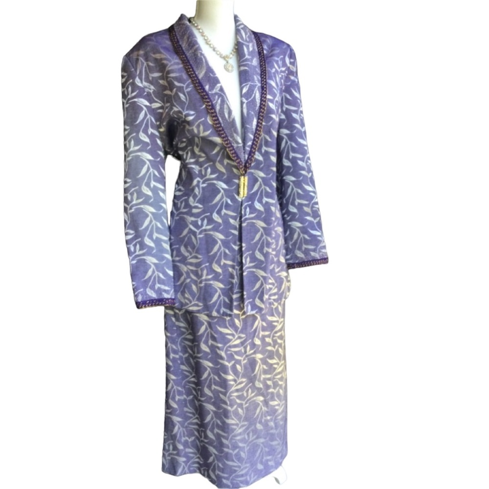 Elegant Occasion Ladies Fancy Suit. B4